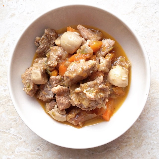 Carne en salsa #comidamarrón Qué manos tiene @minngu!!